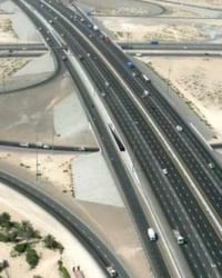 Đường ở Dubai và đường ở Việt Nam