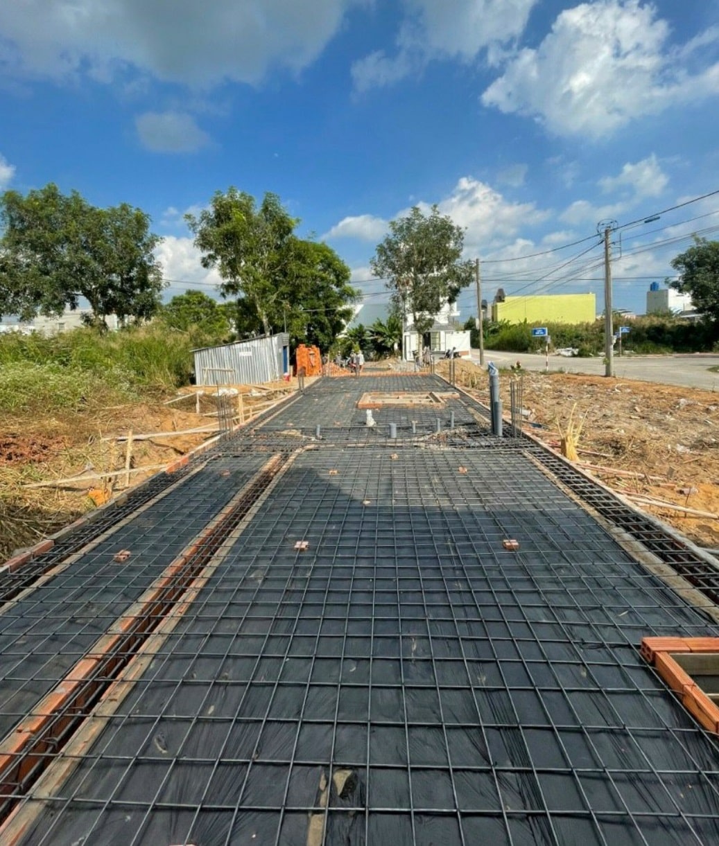 Hình ảnh nilon đen dùng để chống rút nước cho bê tông