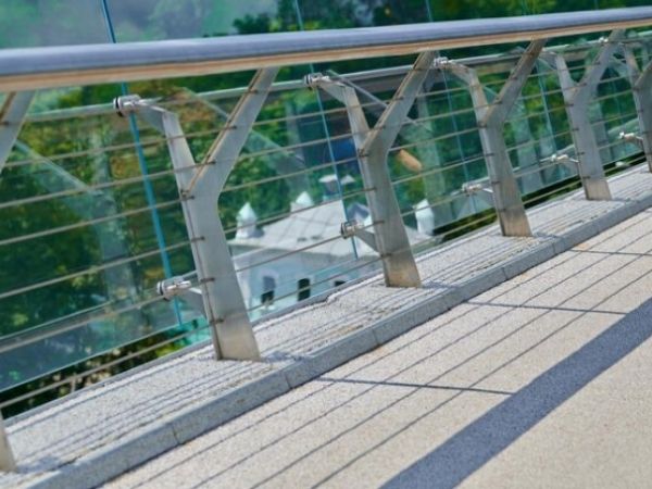 Lan can loại tay vịn tròn cho đường cầu