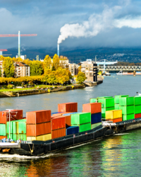 Tầm quan trọng của việc sử dụng sà lan ở Miền Tây