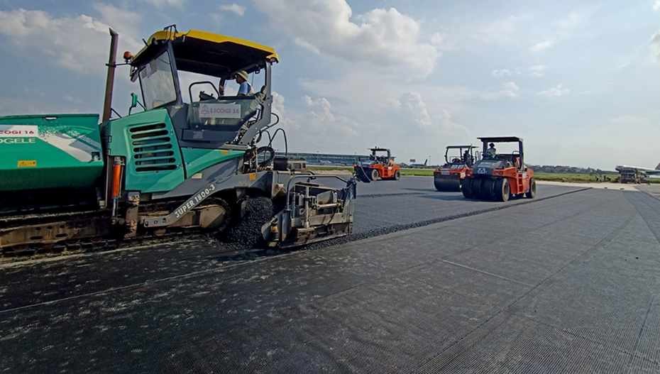 Thi công mặt đường là bước tạo nên bề mặt mà phương tiện giao thông di chuyển trực tiếp Thi công mặt đường là bước tạo nên bề mặt mà phương tiện giao thông di chuyển trực tiếp