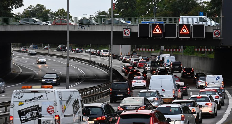 Đức nổi tiếng với Autobahn – hệ thống đường cao tốc hiện đại, nhiều đoạn không giới hạn tốc độ