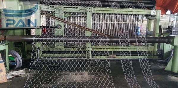 Rọ đá được làm bằng máy