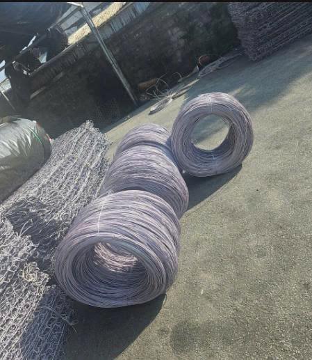 Sản xuất dây buộc cùng loại với lưới rọ đá