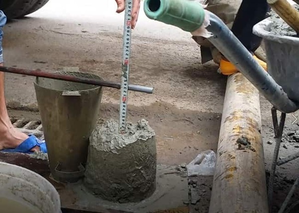 Quá trình kiểm tra độ sụt bê tông 