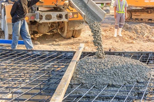 Thi công bê tông cần giám sát kỹ lưỡng quá trình để đảm bảo kết cấu vững chắc 